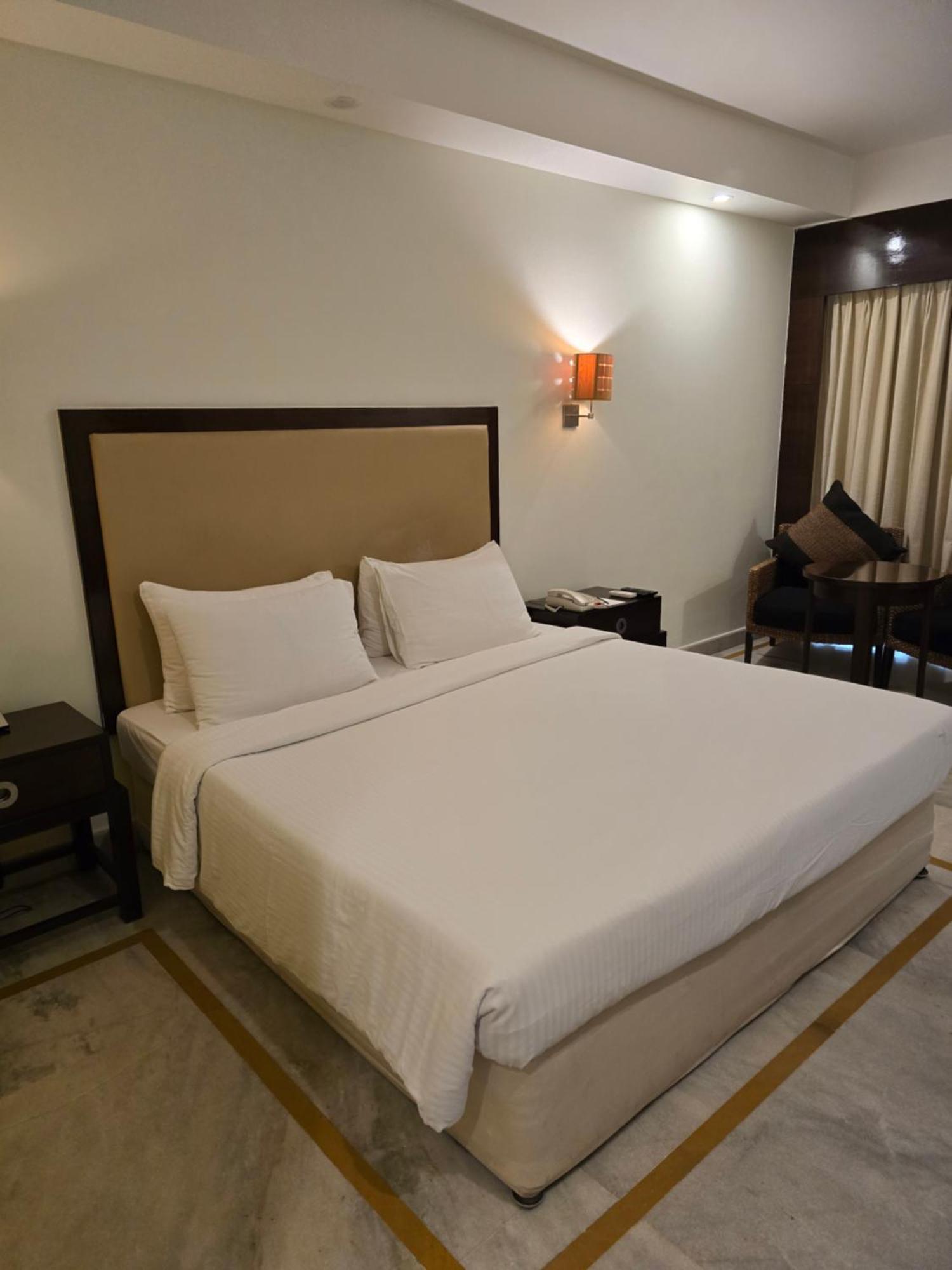 Royal Orchid Central Kireeti-Hampi Hospet Hotel Room photo